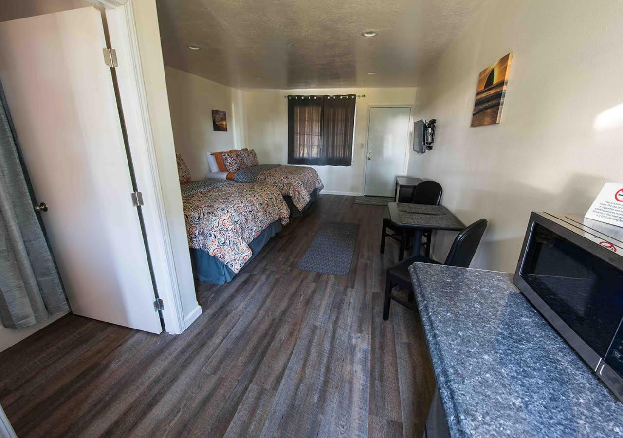 Deluxe Two Queen Beds - Lower Floor (Dogs Allowed)